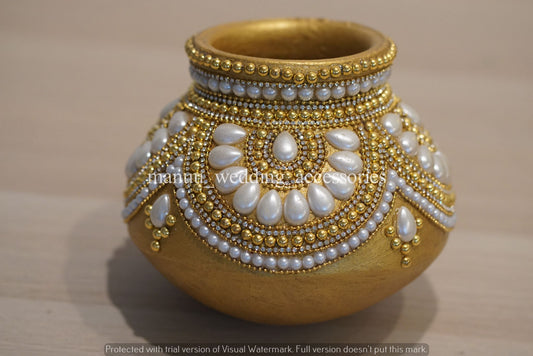 Garika Muntha - Decorated clay pot - White and Gold pearl