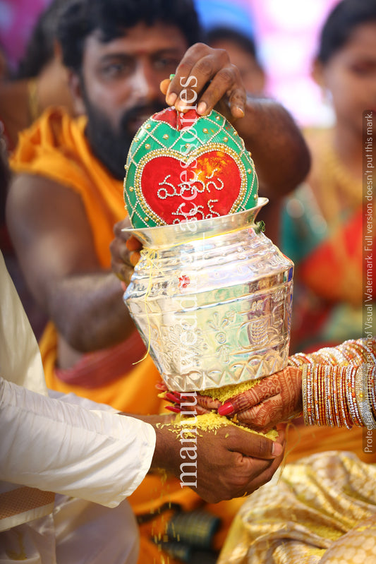 Fresh Kobbari Bondam - Heart Shape  with Bride and Groom Names