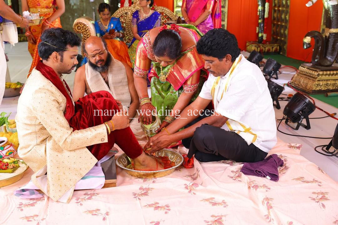 Kanyadanam Set - Chembu & Tambalam - White and Gold